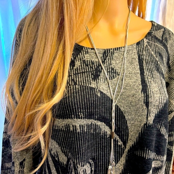 Top Ligne Tops - TOP LIGNE FIGURE FLATTERING FLOWY XL TOP IN BLACK AND GRAY